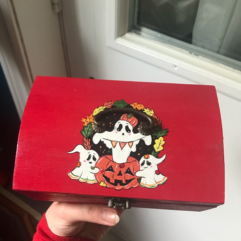 Ghostie jewellery box
